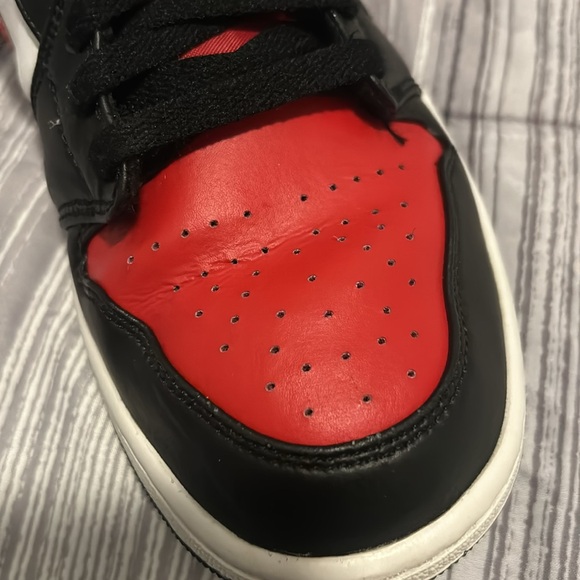 Air Jordan 1 Mid Bred Toe Size 11 (Used) - Picture 10 of 16